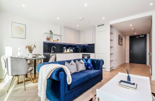 Woolwich Apartment | Royal Arsenal Riverview Apartment for Getting Around London