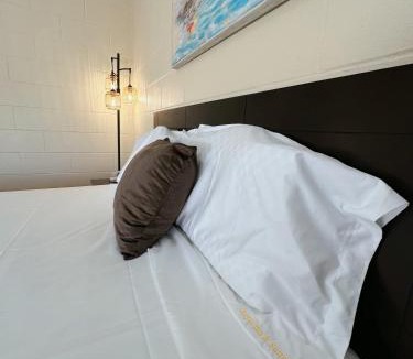 Hemet Hotel | Royal Inn and Suites