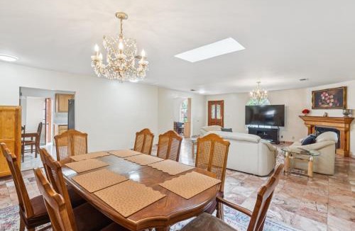 Los Feliz House | Russell House Near Hollywood & Griffith Park home