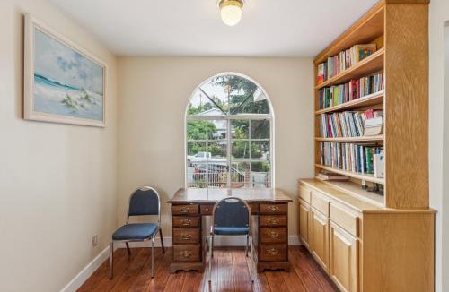 Los Feliz House | Russell House Near Hollywood & Griffith Park home