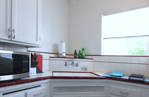 Burbank Apartment | Rustic Charm King Bed Sofa Bed WiFi Burbank
