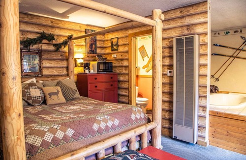 Big Bear Lake Cabin | Rustic lodge with jetted tub - Mountain Spirit #7