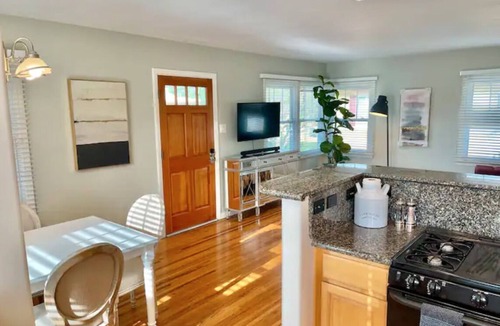 Coastal San Pedro Apartment | RustlingLeaves.Kg&Qn.2ndFlrGarageLaundry