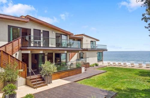 Eastern Malibu Apartment | SA Beach Suites #4 - Luxury Suite on Carbon Beach 1 Bedroom/Living room