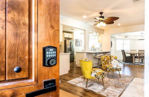 Riverside House | Safe Pet & Family Friendly*Clean*King Beds*Fast WIFI*3B2B