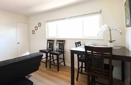 Rialto House | Sage: A Cozy Studio in Rialto
