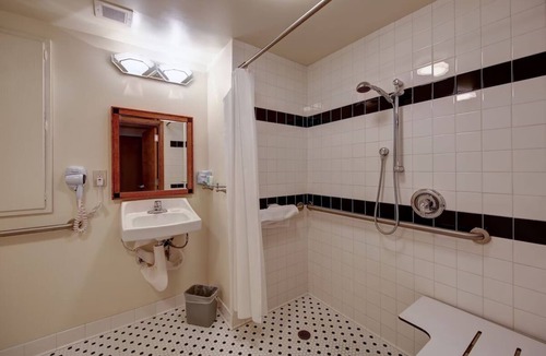 Harbor Hotel | Sail to Comfort! 4 Historic Units, Pets Allowed, Close to Battleship Iowa Museum