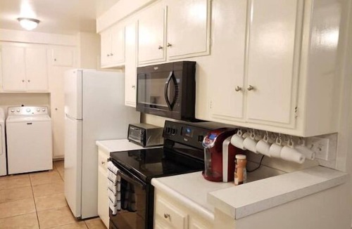 Hemet House | SALE! Centrally Located, Super Clean, 4x Queen Bed