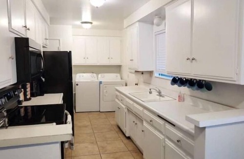 Hemet House | SALE! Peaceful, Clean, 4x Queen Bed, Spacious!