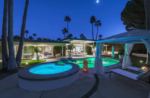 Palm Springs House | Saltwater Pool with Tanning Shelf, Spa, Two Fire Pits, Outdoor Shower, Free WiFi