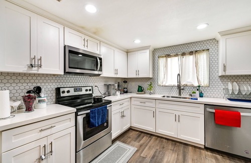 Grantville Condo | San Diego Condo: Pool Access, 8 Mi to Downtown