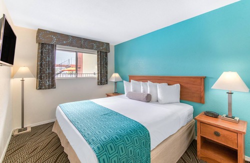 Lincoln Acres Hotel | San Diego Hotel Close to beaches, zoo, convention center, airport, restaurant