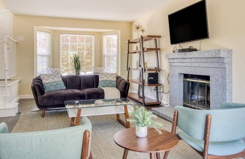 Almaden House | San José 3BR Home 12 minutes from IBM