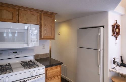 Fort Bragg House | San Juan - Cozy tiny pet friendly home in the heart of the historic Noyo harbor