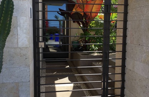 The Strand Apartment | Sand Section Studio in Manhattan Beach, ½ Block to the Sand, South End, PARKING!