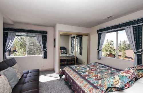 Upper Moonridge House | Sandoval Slopes by Destination Big Bear : Near Bear Mountain! Pool Table! DirecTV! BBQ! Fireplace! Lots of Space!