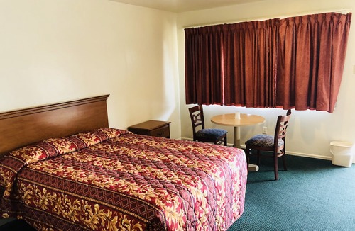 Ontario Hotel | Sands Motel
