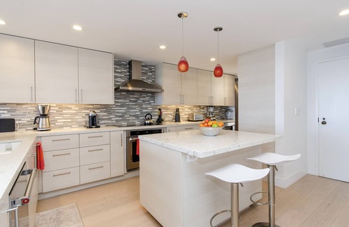 Marina del Rey Condo | Santa Monica Adjacent. Spectacular Executive 2 bedroom Condo. Views, Pool & Gym