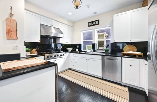 Downtown House | Santa Monica Beach Front 3 Story Home, 2024 Renovated