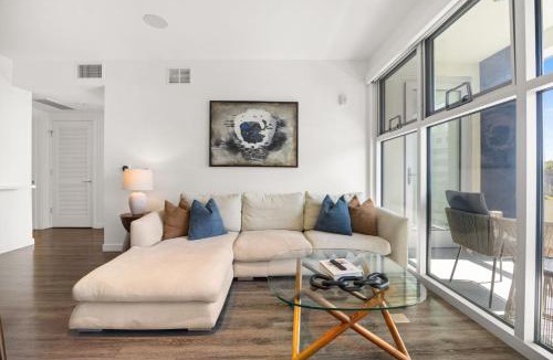 Downtown Apartment | Santa Monica Seaside Haven! Ocean Views, Beach Steps Away and Creative Vibes