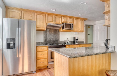 Saratoga Apartment | Saratoga 2BR w/A/C, Patio & W/D, near Highways