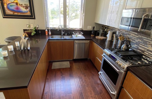 Faircrest Heights House | Saturn Skyview Estate and Suite with Free Wifi, Laundry, Beverly Hills Adjacent