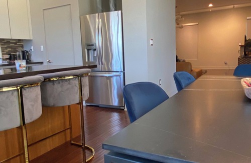 Faircrest Heights House | Saturn Skyview Estate and Suite with Free Wifi, Laundry, Beverly Hills Adjacent