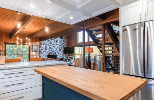 Lake Arrowhead Cabin | Sauna + Spa Lakeview Lodge Retreat Dog Friendly