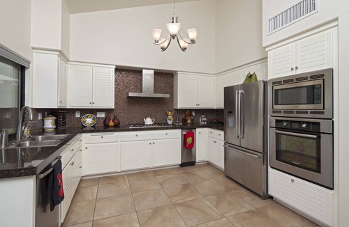 La Quinta Condo | SAVE! Luxury PGA West Condo-Mountain Views, 4-Seater Golf Cart, Bikes & More!