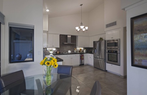 La Quinta Condo | SAVE! Luxury PGA West Condo-Mountain Views, 4-Seater Golf Cart, Bikes & More!