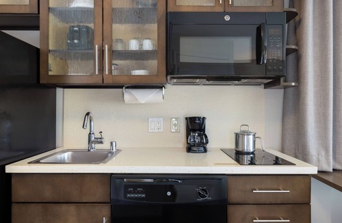 Anaheim Resort Hotel | Say Hi to Mickey! Unit with Full Kitchen Close to Disneyland, Pool!