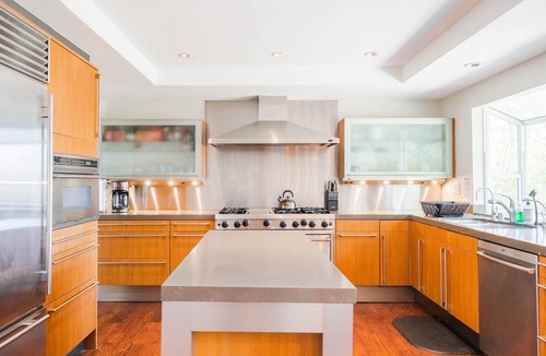 Rowland Heights House | Scenic City Views near DISNEYLAND and DTLA (sleeps 16)