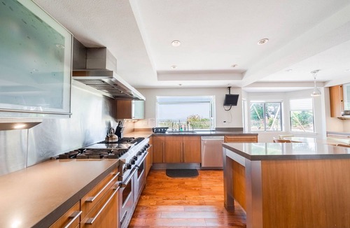 Rowland Heights House | Scenic City Views near DISNEYLAND and DTLA (sleeps 16)
