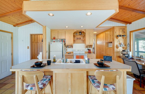 Kernville House | Scenic Kernville Getaway w/Deck & Mountain Views!