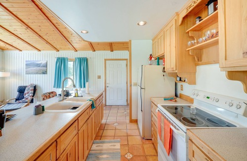 Kernville House | Scenic Kernville Getaway w/Deck & Mountain Views!