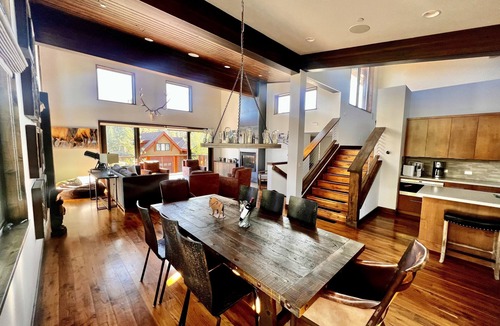 Ponderosa Palisades House | Schaffer's Mill, luxurious 2,864 sq. ft contemporary townhome, dogs considered.
