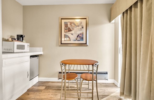 North Fremont Street Hotel | Scottish Fairway Inn