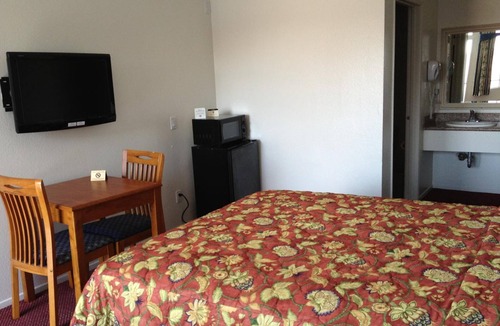 North Long Beach Hotel | Scottish Inns Long Beach