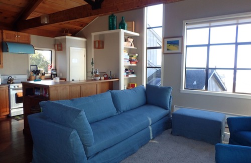 Stinson Beach House | SEA BLUE: 2ND FROM BEACH, 2 Primary Bedrooms, 2 Bathrooms & 3 Balconies SLEEPS 8
