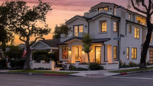 Corona del Mar House | Sea Crown by AvantStay 5mins from the Beach w Multiple Terraces PermitSLP13639