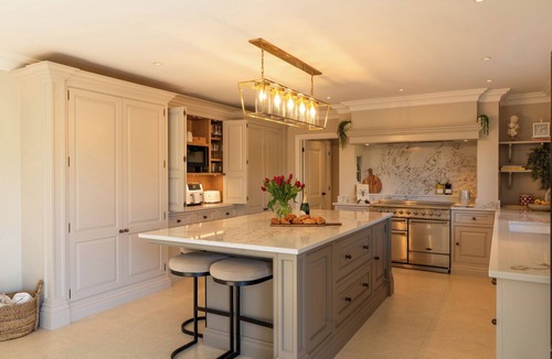 Rustington Cottage | SEA ESTATE HOUSE, pet friendly, luxury holiday cottage in Rustington