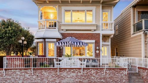 Balboa Peninsula House | Sea Glass by AvantStay 5BR Unique Beach House on Balboa Peninsula w Patio