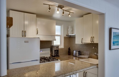 Beach Barber Tract Apartment | Sea Glass Hideaway, Designer Studio, Dog Friendly, Private Patio and Parking!