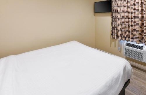 Zaferia Hotel | Sea Rock Inn - Long Beach