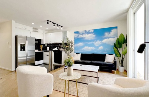 Wilshire Montana Apartment | Seabreeze Hideaway one bedroom