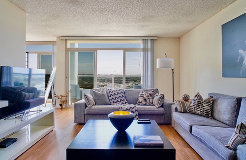 Marina Peninsula Apartment | Seabreeze Penthouse Style With Astonishing View