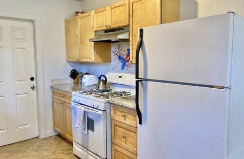 Mendocino Cottage | Seaglass Cottage & Nature Sanctuary-Minutes to Mendocino Village, Beaches, Ocean