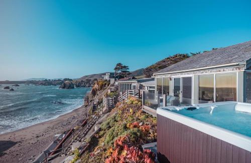 Sereno del Mar House | Seamist Beach Cottage, Private Beach & Ocean views