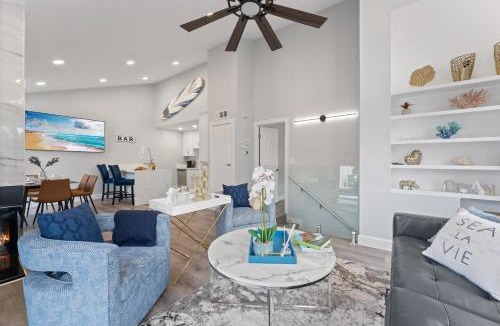 Huntington Beach House | Searenity Suite- Peekaboo Ocean view 1 min walk to Beach