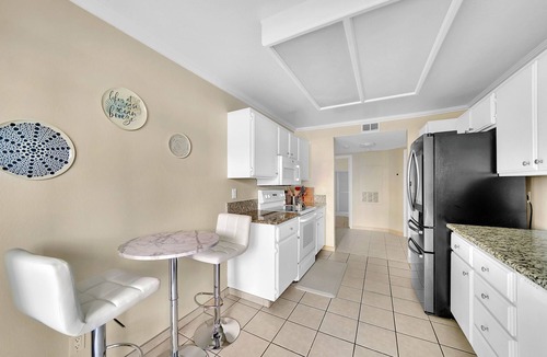 Monarch Beach Condo | Seas The Day - Walk to Beach! Fireplace! Pool & Patio! Sleeps 6 - STR23-0019